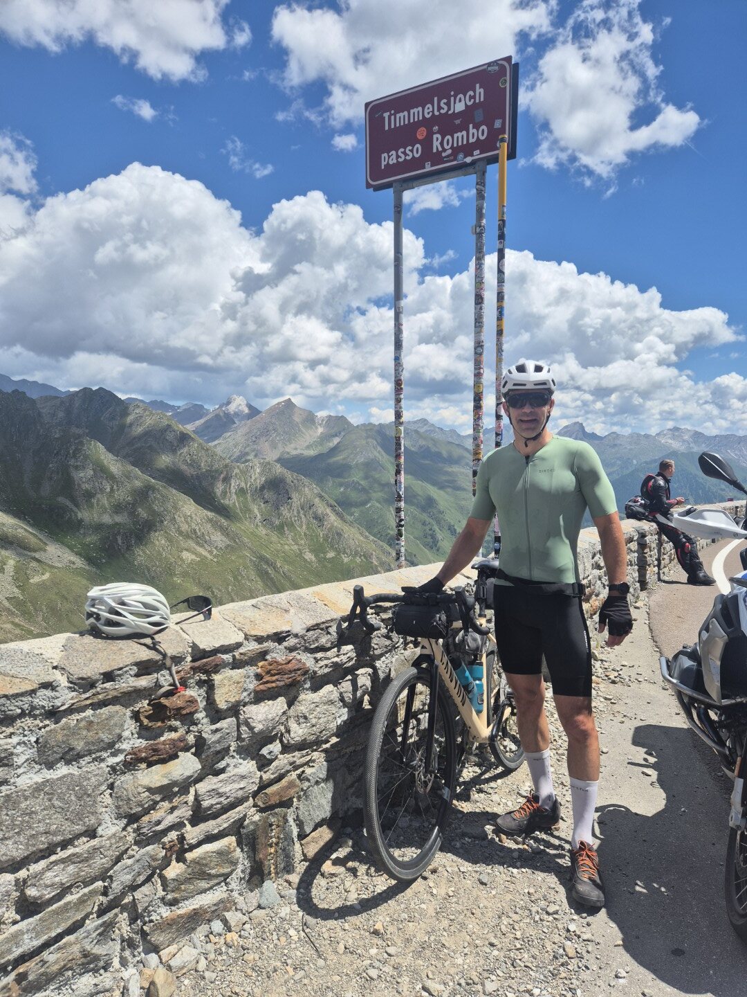 Cyclists at the Timmelsjoch mountain pass